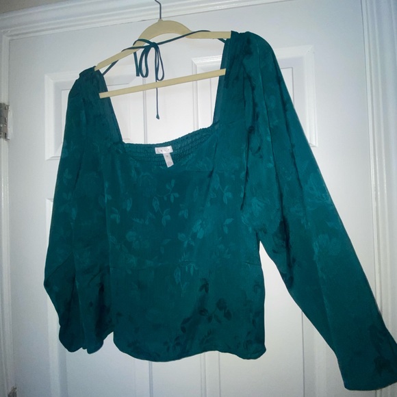 LEITH Elegant PLUS SIZE Crop-top Blouse - Picture 3 of 6